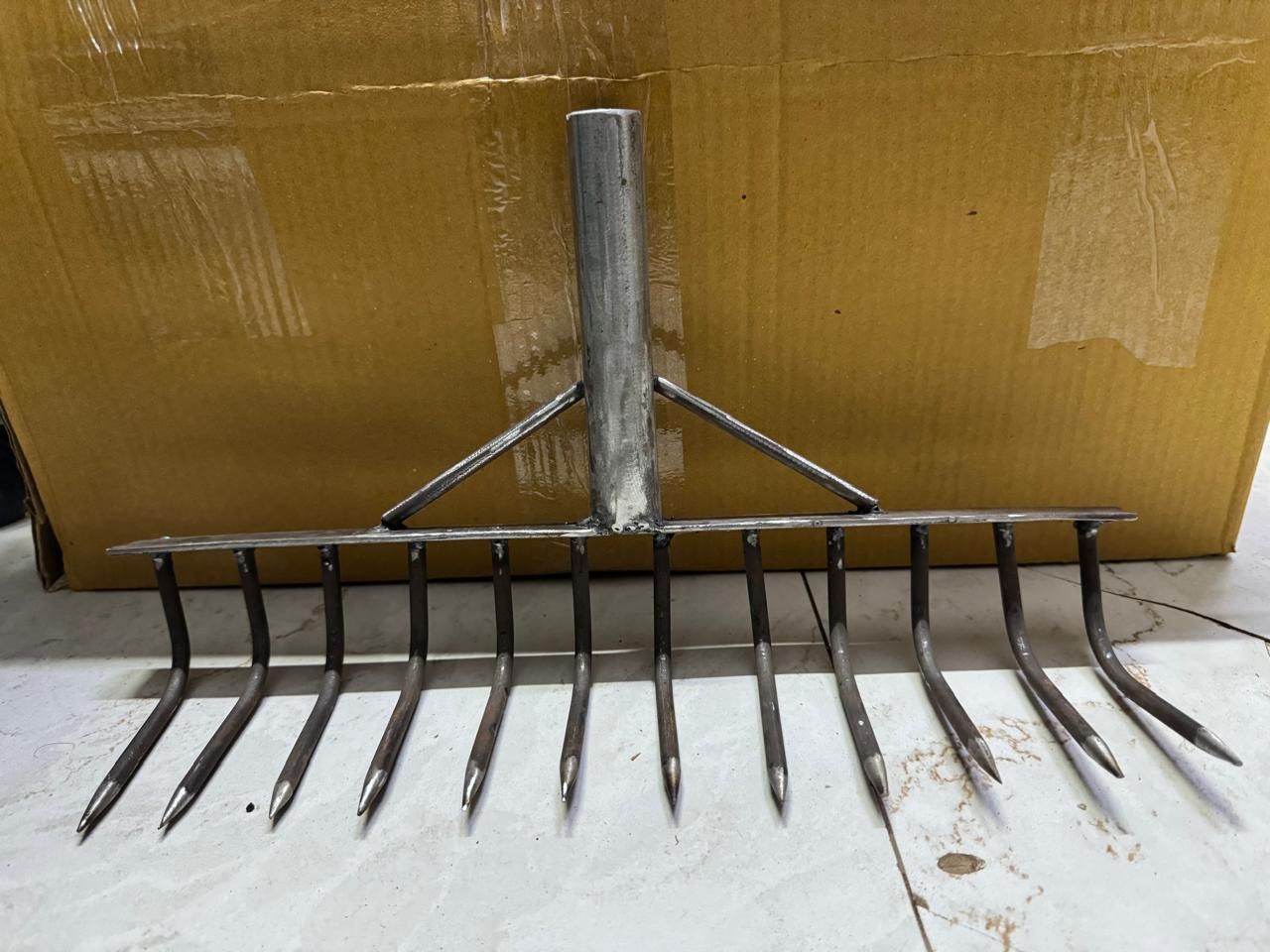 Heavy-Duty Nine Tine Garden Hoe / Rake for Soil Leveling & Gardening (Pack of 1)